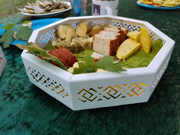 ДИЗАЙНЕРСКАЯ  ЧАША  ИЗ  МЕТАЛЛА
